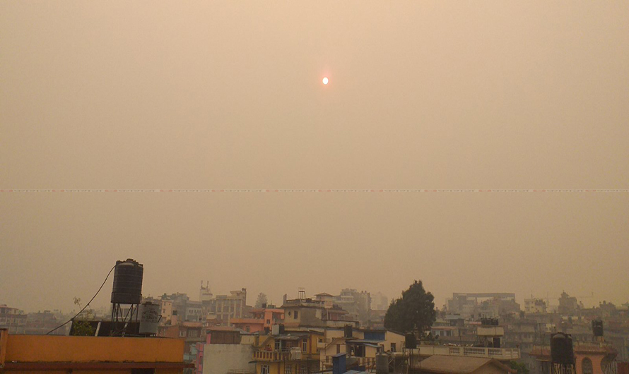 काठमाडौंको आकाश तुवाँलोले ढाक्यो